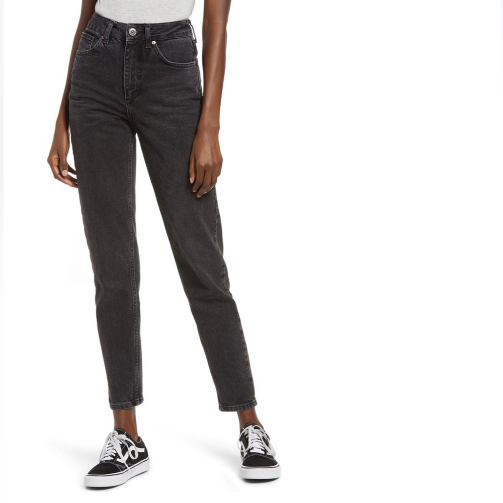 NWOT BDG Urban Outfitters High Waist Tapered Mom Jeans in Black Wash